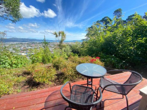 NEW Miromiro Serenity, entire guest house, central, Lower Hutt